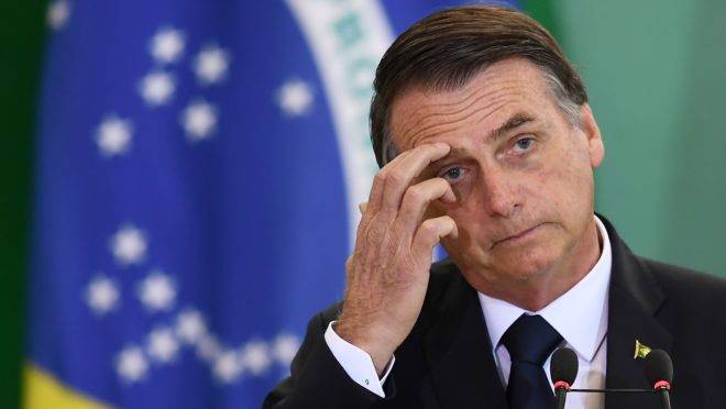 Contra mote de campanha, Bolsonaro mantém troca de favores com Congresso